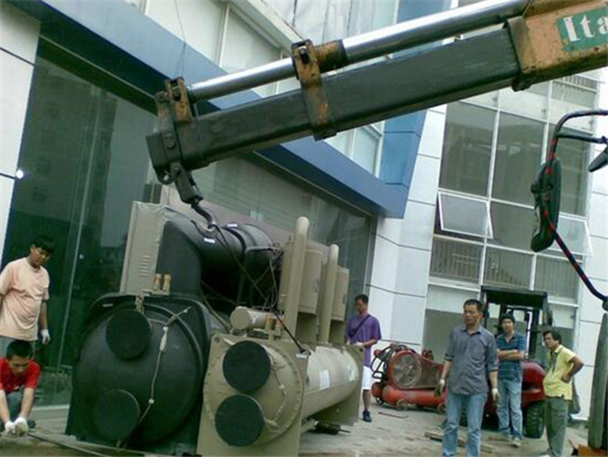 保德县随车吊和汽车吊的核心区别是什么？哪种更省钱？