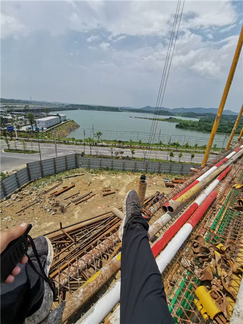 保德县作业中发生设备损坏或人员意外，责任怎么划分？